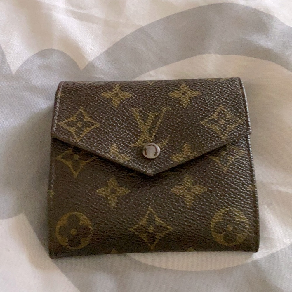 100% Authentic LV wallet, used. (SOLD)